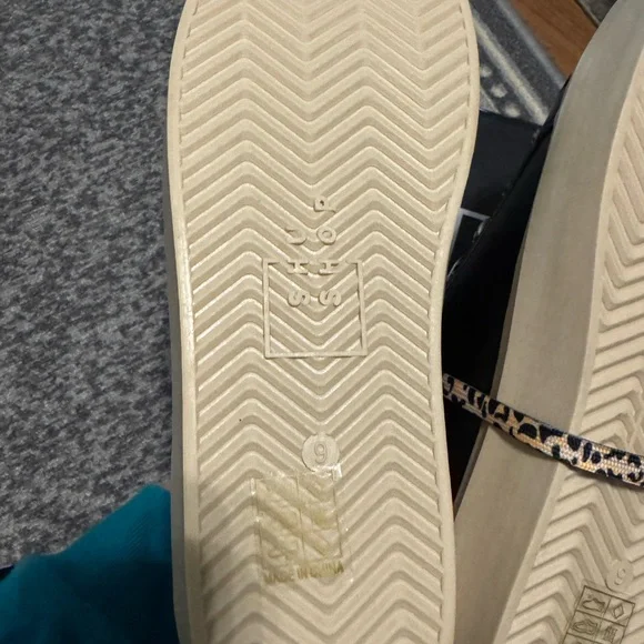 Stylish Black and Gold Women's Sneakers - Picture 6 of 9